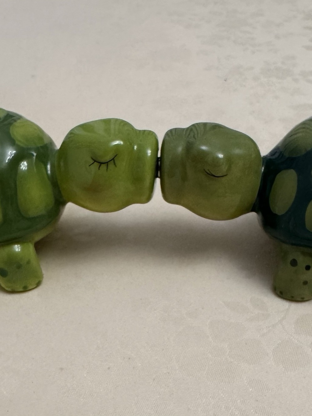 Westland 2004 MWAH! Kissing Turtles magnetic Salt and Pepper Shakers